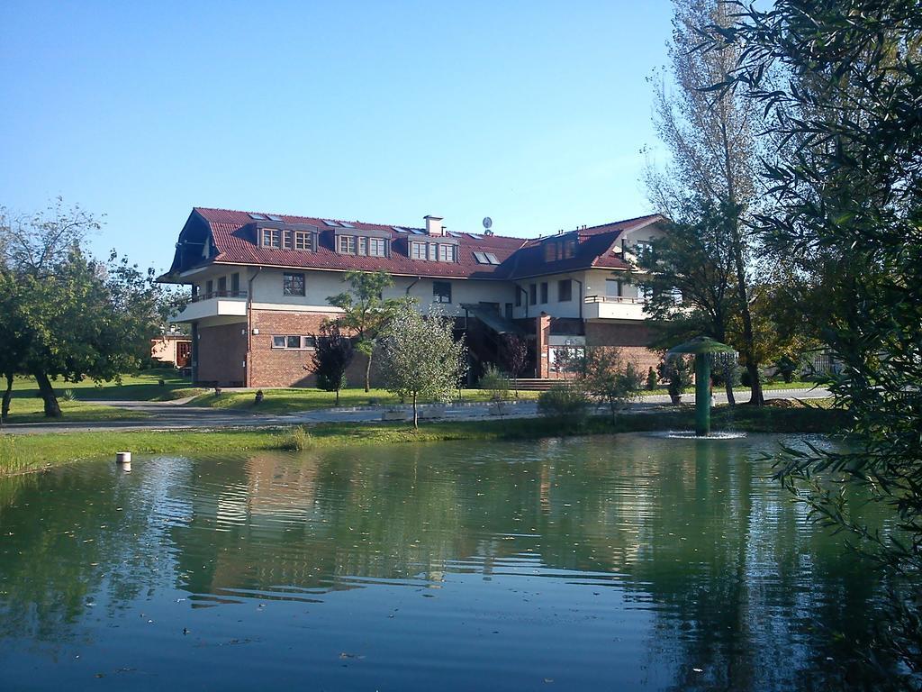 Grante Motel Esztergom Exterior photo
