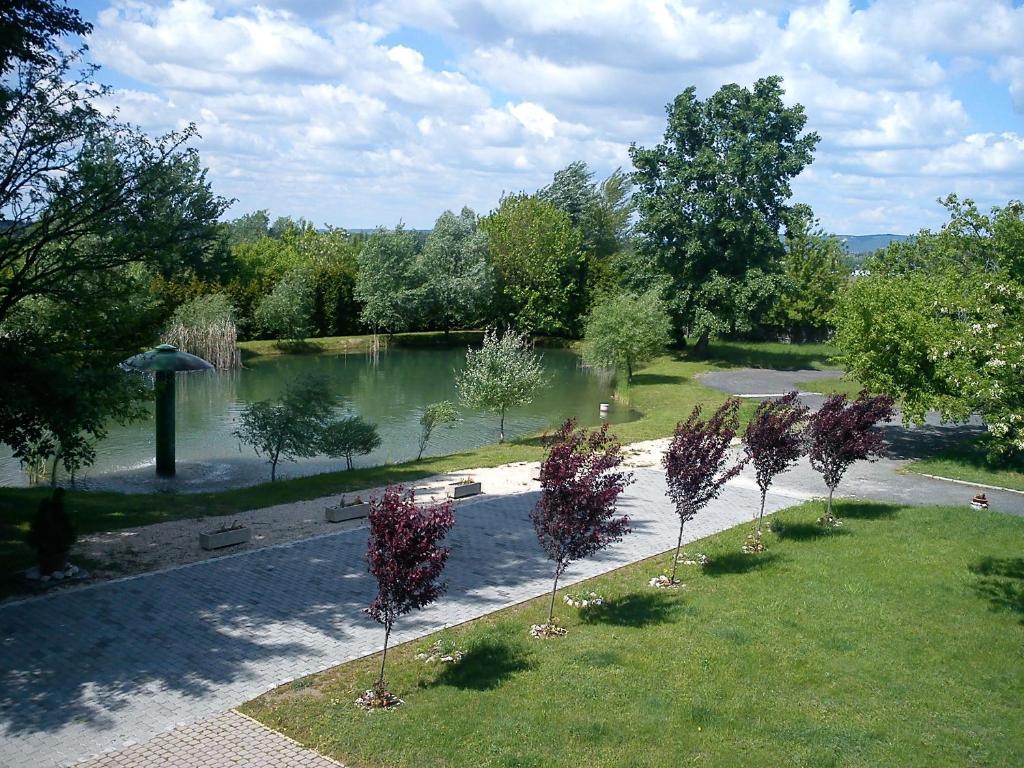 Grante Motel Esztergom Exterior photo